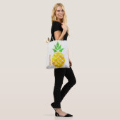 Personalisierter Sommerfoil Goldene Ananas  Tasche (Am Model)
