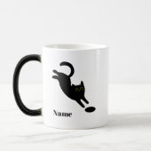 Personalisierter springender schwarzer Katzenname- Verwandlungstasse (Links)