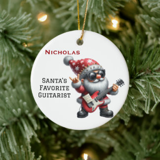 Personalisierter süßer Santa-Gnom, der Gitarre spi Keramik Ornament