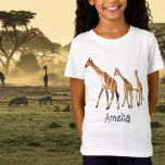 Personalisierter T - Shirt Giraffe<br><div class="desc">Jet off to the African Ebenen mit diesem niedlichen personalisierten Giraffentee.</div>