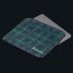 Personalisierter Tartan Clan Black Watch Karierte  Laptopschutzhülle<br><div class="desc">Custom Clan Black Watch tartan blau grün und dunkelgrau Karo Design Laptop-Ärmel für alle, die Lieben klassische und elegante Abdeckung für ihre wertvollen Accessoires. Perfektes Geschenk für Familie, Vater, Ehemann oder andere besondere Geschenkveranstaltungen. Feiern Sie mit diesem coolen Clan Black Watch Tartan Notebook-Laptop-Ärmel alles, was Tradition und Familienkreis. Fügen Sie...</div>