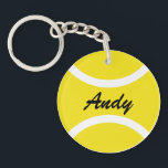 Personalisierter Tennisball-Schlüsselanhänger mit  Schlüsselanhänger<br><div class="desc">Personalisierter gelber Tennisball-Schlüsselanhänger mit Namen. Individuelle Round-Key-Kette für Freunde,  Familie,  Kinder,  Coach,  Trainer,  Spieler,  Fan etc. Erstellen Sie Ihre eigenen Sportarten Geburtstagsparty Gaben für Erwachsene und Kinder. Auch schön für Club oder Event.</div>