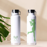 Personalisierter Tennisspieler aus der grünen Klas Trinkflasche<br><div class="desc">Das Design umfasst eine Tennisspielerin,  Ihren Namen auf der Rückseite der Flasche und das Logo des Tennisschlägers in grüner Farbe. Tolle Geschenkideen für Ihre Freunde und Familie.</div>