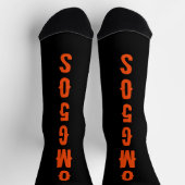 Personalisierter Text in schwarz und orange modern Socken (Oben)