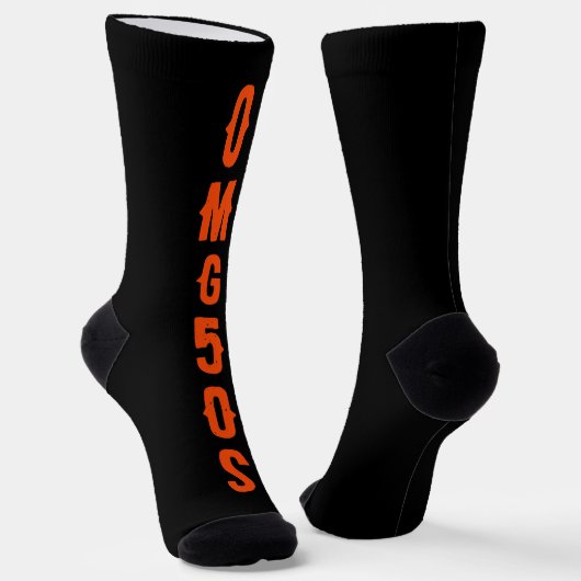 Personalisierter Text in schwarz und orange modern Socken (Gewinkelt)