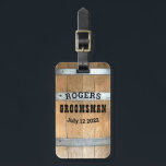 Personalisierter Trauzeuge Bourbon Barrel Gepäckanhänger<br><div class="desc">Vielen Dank an Ihre Trauzeuge mit diesem rustikalen Whiskey-Fass-Design mit kühnen Western Typografie. Personalisieren Sie dieses Design mit Ihrem Trauzeuge und Ihrem Hochzeitstag. Macht ein großartiges Geschenk.</div>