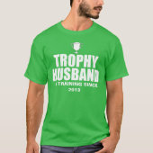 Personalisierter Trophäe-Ehemann im Training T-Shirt (Vorderseite)