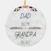 Personalisierter Vater Opa Est Custom Year Keramik Ornament (Hinten)