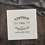 Personalisierter Vintager Geburtstag bis Vollendun Serviette<br><div class="desc">Schwarzes Gold und beige Spaß Vintag,  bis zur Perfektion Erwachsenen Geburtstagservietten für Männer,  ideal für jedes Alter Geburtstag zu feiern,  oder andere Anlässe. Passen Sie es mit Ihrem eigenen Text an.</div>