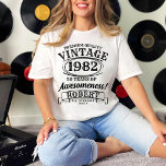 Personalisierter Vintager Geburtstag bis zur Perfe T-Shirt<br><div class="desc">Feiern Sie Geburtstage mit Stil und Spaß in unserem Personalisierten Vintagen Geburtstag T - Shirt Aged to Perfection. Dieses Shirt wurde für Geburtstagspartys mit Whiskey-Motiven konzipiert und besticht durch ein klassisches Vintages Aussehen, das zeitlos charmant wirkt. Egal, ob Sie ein 30., 40., 50. oder ein spezielles Jahr feiern, das Motiv...</div>