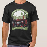 Personalisierter Vintager Zugmaschine Land Bauer T-Shirt<br><div class="desc">Personalisierter Vintager Bauernhof Landgut Bauer Familienbetrieb - Rolling Hills,  Erntefelder und Bäume,  Rindermilchkühe - Passen Sie Ihren Namen oder Ihren eigenen Text an!</div>
