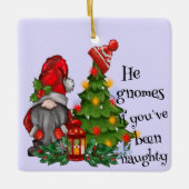 Personalisierter Weihnachtsbaum Gnome Ornament, Gn Keramikornament (Vorderseite)