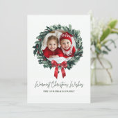 Personalisierter Weihnachtskranz Foto & Name Urlau Einladung (Stehend Vorderseite)