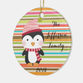 Personalisierter Weihnachtspenguin Keramik Ornament (Links)