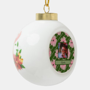Personalisierter Weihnachtsschmuck mit rosa Blumen Keramik Kugel-Ornament
