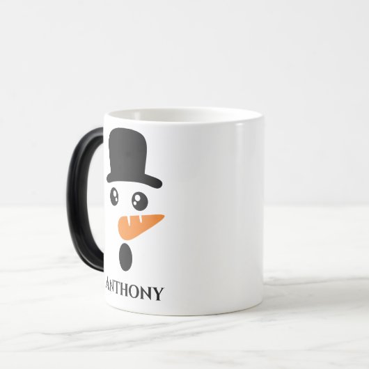 Personalisierter Weihnachtsschneemann mit Mütze. Verwandlungstasse (Vorderseite Links)