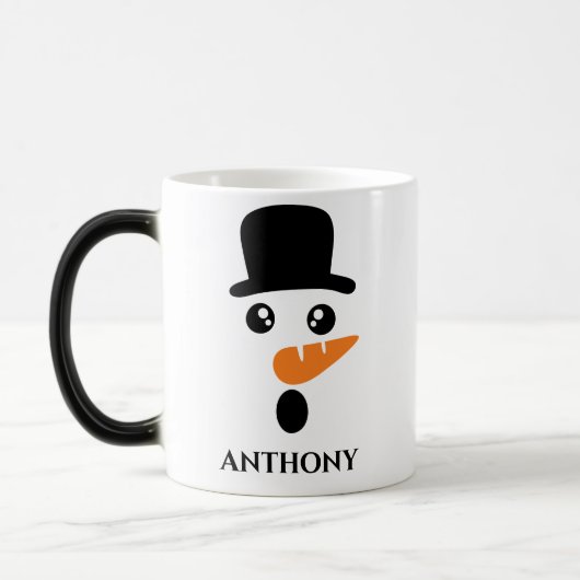 Personalisierter Weihnachtsschneemann mit Mütze. Verwandlungstasse (Links)