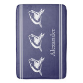 Personalisierter Weißer Hai auf blauem Hintergrund Badematte (Vorderseite Vertikal)