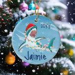 Personalisierter Weißer Hai Keramik Ornament<br><div class="desc">Dieses Design kann in dem Bereich personalisiert werden, der durch das Ändern des Fotos und/oder Textes zur Verfügung gestellt wird. Sie können auch angepasst werden, indem Sie auf Vorlage personalisieren klicken und dann auf die Schaltfläche klicken, um weitere Optionen anzupassen, um die Hintergrundfarbe zu löschen oder zu ändern, Text hinzuzufügen,...</div>