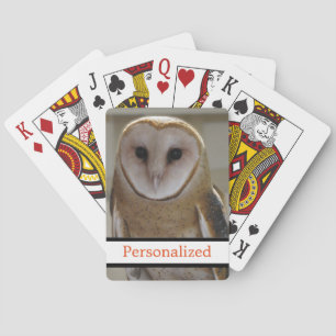 Personalisierter Wildvogel gegenüber Spielkarten