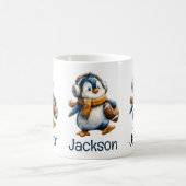 Personalisierter Winter-Pinguin-Fußball-Junior Kaffeetasse (Mittel)