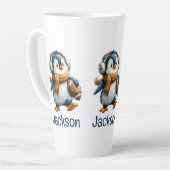 Personalisierter Winter-Pinguin-Fußball-Junior Milchtasse (Linke Ecke)