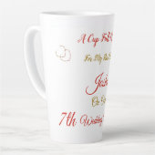 Personalisiertes 7. Jubiläumsdesign Latte Tasse (Linke Ecke)