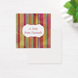 Personalisiertes Abzeichen über bunten Streifen u.