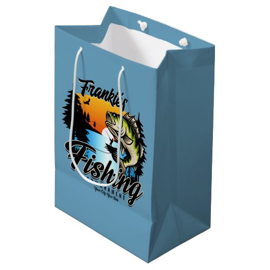 Personalisiertes Angelturnier Fischfeindlichkeit Mittlere Geschenktüte (Vorderseite Schrägansicht)
