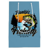 Personalisiertes Angelturnier Fischfeindlichkeit Mittlere Geschenktüte (Rückseite)