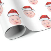 Personalisiertes Baby Face Foto Weihnachtsmannmütz Geschenkpapier (Rolleneckpunkt)