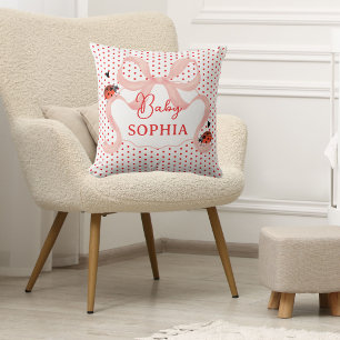 Personalisiertes Baby-Nursery-Dekor mit rosa Schle Kissen