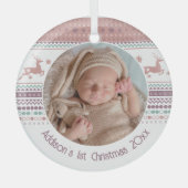 Personalisiertes Baby's First Christmas Pink Renti Ornament Aus Glas (Vorderseite)