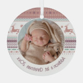 Personalisiertes Baby's First Christmas Pink Renti Ornament Aus Glas (Rückseite)