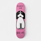Personalisiertes "Behalt Out"-Hundezimmerzeichen Skateboard (Vorne)