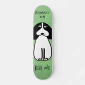 Personalisiertes "Behalt Out"-Hundezimmerzeichen Skateboard (Vorne)