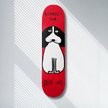 Personalisiertes "Behalt Out"-Hundezimmerzeichen Skateboard<br><div class="desc">Fügen Sie Ihrem Platz eine spielerische Touch hinzu mit diesem benutzerdefinierten "Behalt Out" Hunde-Skateboard-Deck. Dieses Deck ist perfekt für Hundefreunde und Skateboarder gleichermaßen geeignet und bietet eine niedliche Schwarz-Weiß-Illustration auf lebendigen Hintergründen. Die Botschaften "Alexander's Room" und "Behalt Out!" verdeutlichen, welcher Raum dies ist, und fügen jedem Zimmer eine lustige und...</div>