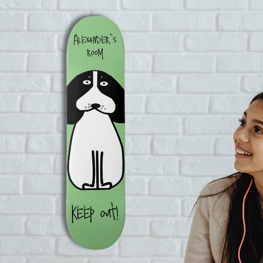Personalisiertes "Behalt Out"-Hundezimmerzeichen Skateboard