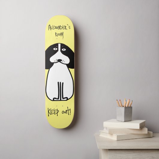Personalisiertes "Behalt Out"-Hundezimmerzeichen Skateboard (Wandkunst)