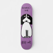 Personalisiertes "Behalt Out"-Hundezimmerzeichen Skateboard (Vorne)