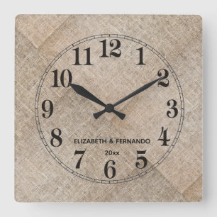 Personalisiertes Beige-Faux-Linene Quadratische Wanduhr