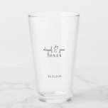 Personalisiertes Bierglas einsetzen Glas<br><div class="desc">Hochzeitsglas Personalisierte Namen und Jahr.</div>