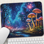 Personalisiertes Biolumineszenz-Pilz Mousepad<br><div class="desc">Verwandeln Sie Ihren Arbeitsbereich in ein magisches Reich mit diesem personalisierten Mauspad mit einem biolumineszenten Wald, der von leuchtenden Pilzen wimmelt. Die zauberhafte Szene, lebendig mit lebendigen Farben und mystischen Details, inspiriere Kreativität und Wunder. Machen Sie es wirklich Ihren, indem Sie Ihren Namen oder eine spezielle Nachricht. Die glatte Oberfläche...</div>