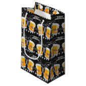 Personalisiertes Birthday Chalkboard Bierglas Kleine Geschenktüte (Vorderseite Schrägansicht)
