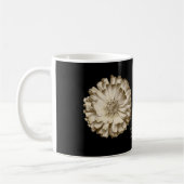 Personalisiertes Black Gold Daisy Blume Design Kaffeetasse (Links)