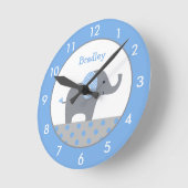 Personalisiertes Blau und Graue Elephant Kinderzim Runde Wanduhr (Winkel)