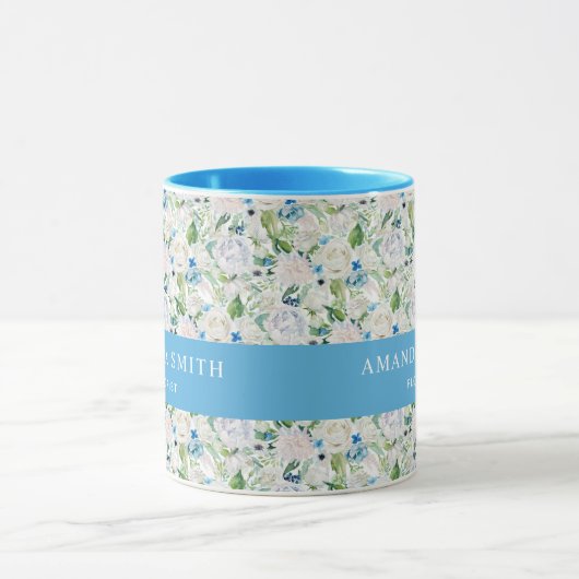 Personalisiertes Blau und Weiß Rose Elegante Flori Tasse (Zentrum)