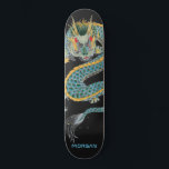 Personalisiertes Blue-Gold-Dragon-Skateboard Skateboard<br><div class="desc">Personalisiertes asiatisches Drachenskateboard mit dem Namen in einem roten Sans Serif. Fett blaues Gold und schwarz.</div>