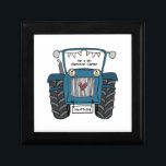 Personalisiertes Blue Tractor Country Wedding-Gesc Erinnerungskiste<br><div class="desc">Ein Traktor Land Hochzeitsgeschenk,  das personalisiert werden kann. Wenn Sie die Größe oder den Schriftart ändern möchten,  klicken Sie bitte auf die Schaltfläche Bearbeiten,  um weitere Anpassungen vorzunehmen. Die Bundung im Traktor ist in einer subtilen Creme und weiß.</div>