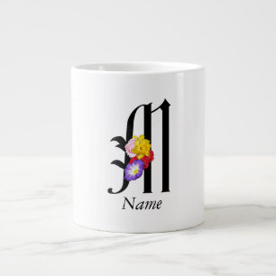Personalisiertes Blumenmonogramm M + Name Jumbo-Tasse